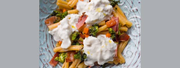 Pâtes au poulet bacon et brocoli juste délicieux