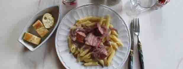 PÂTES SAUCISSE DE MORTEAU ET LARD